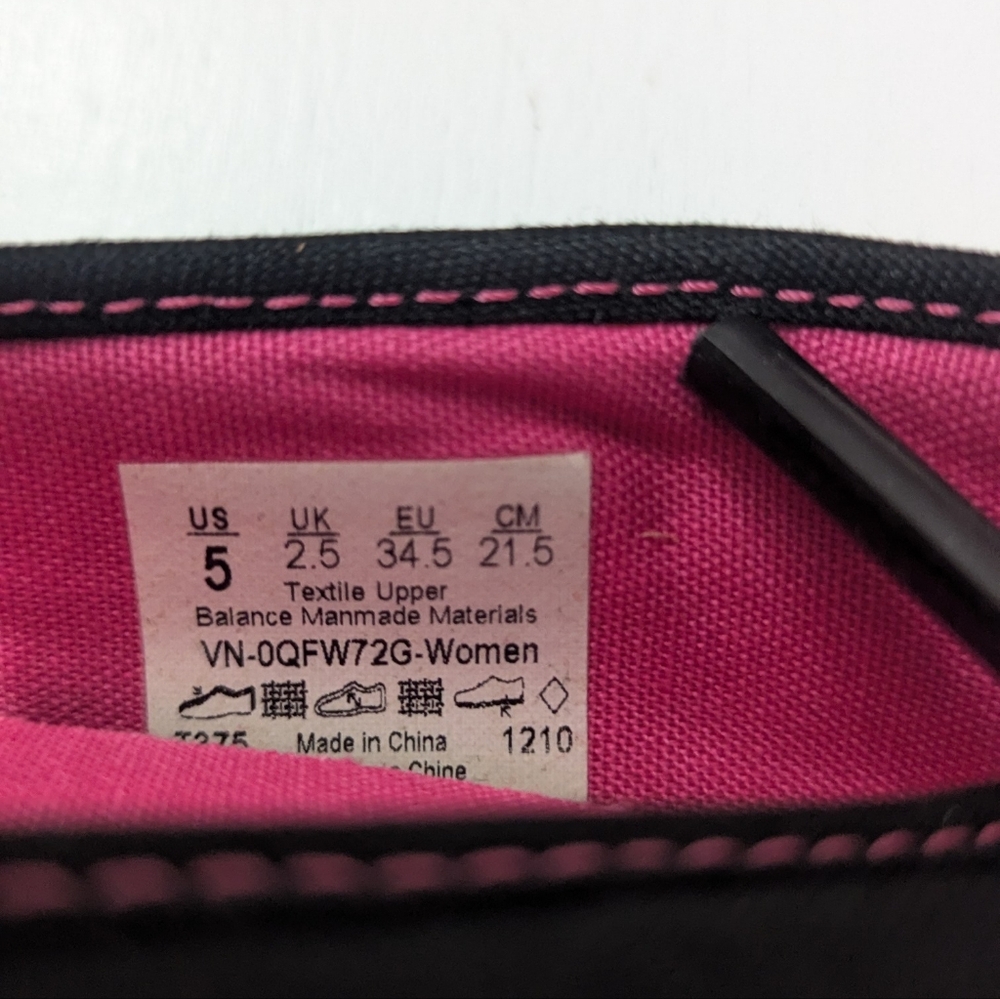 Vans Kalani (Hello Kitty) Black/Magenta Slip - on Sneakers Women's Size 5 - Picture 8 of 9